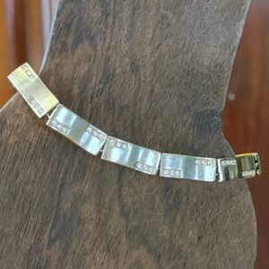 Vtg MONET Elegant Gold tone Bracelet with Diamond like Accents (197)